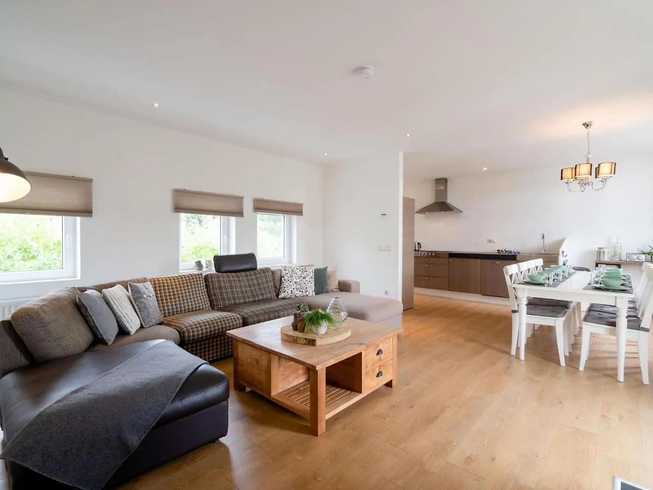 Beautifully Decorated And Spacious Apartment In The Heart Of South Limburg Schin op Geul Nederland
